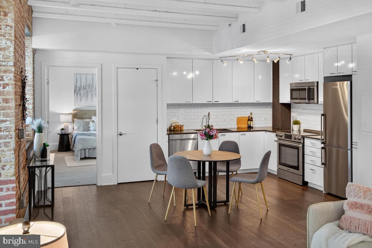 515 N Washington Street #105 photo 14
