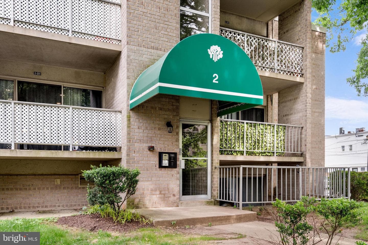 2 Canterbury Square #202 photo 4