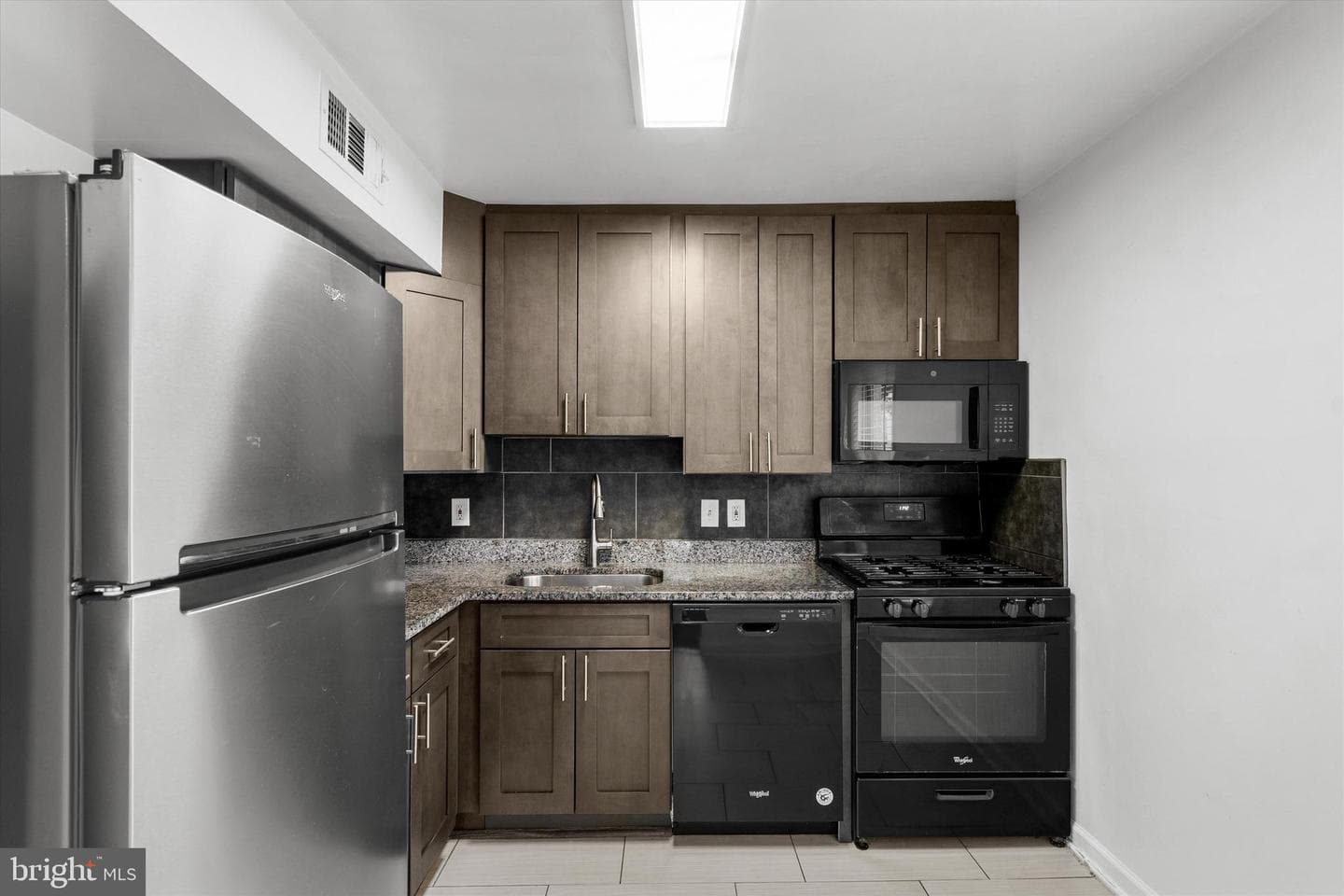 2 Canterbury Square #202 photo 6