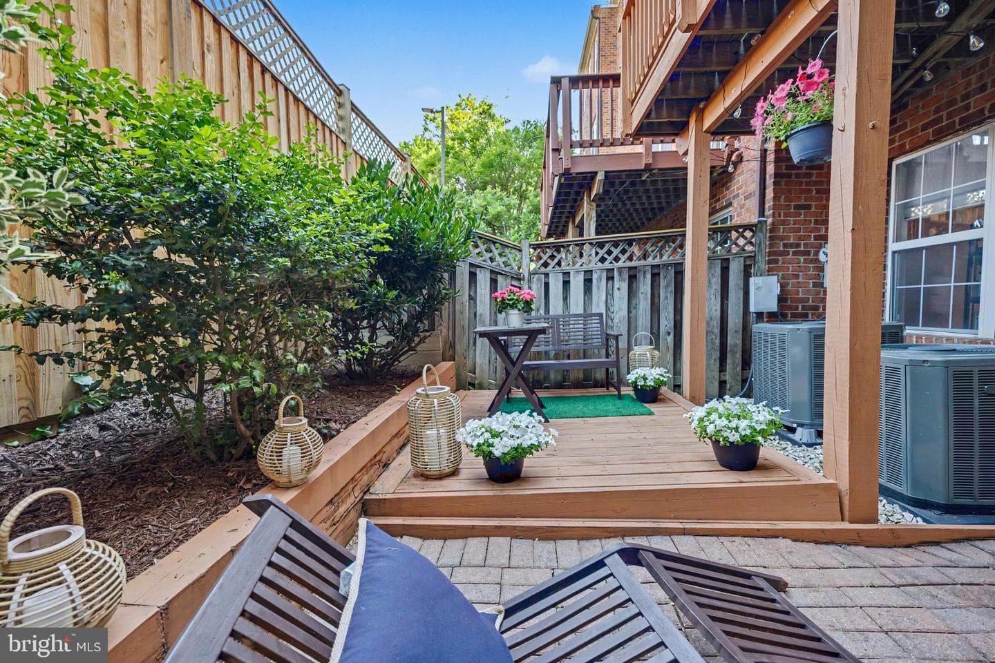 109 Martin Lane photo 14
