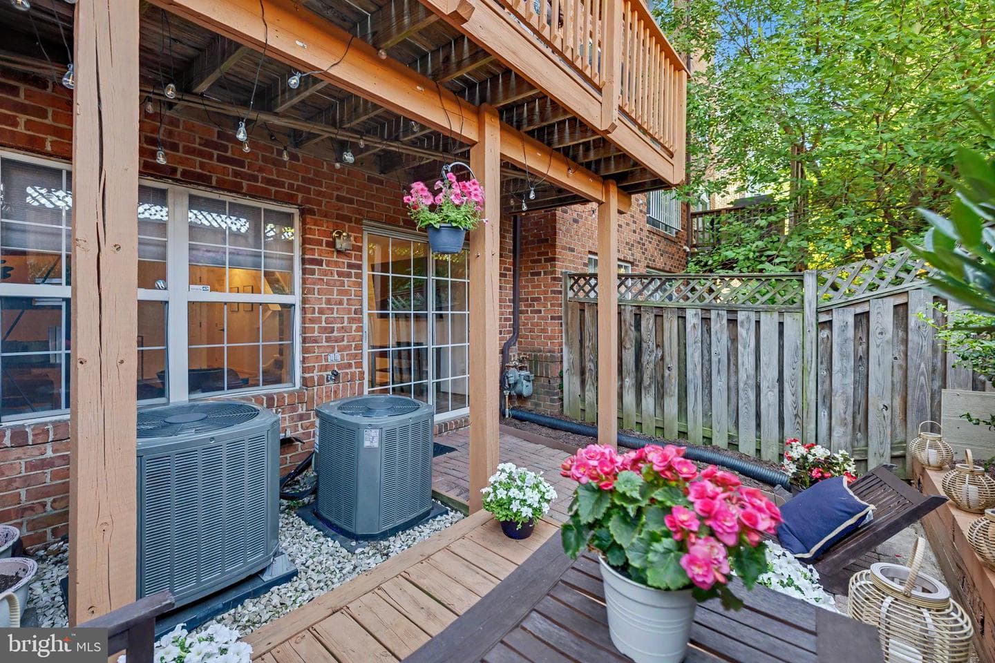 109 Martin Lane photo 16