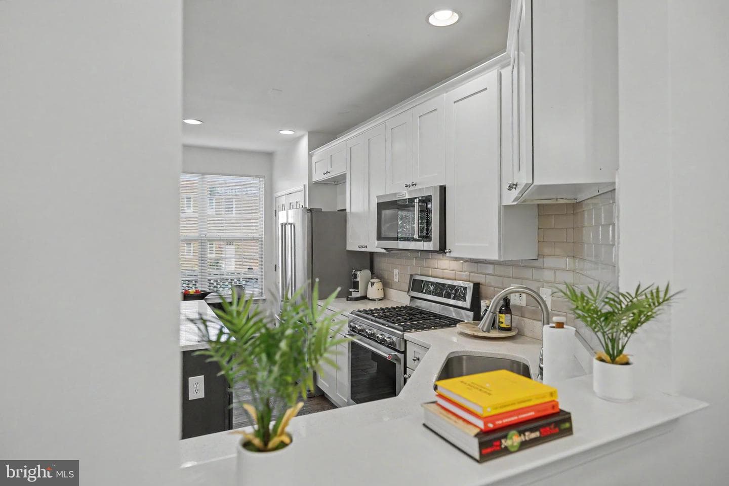 109 Martin Lane photo 24