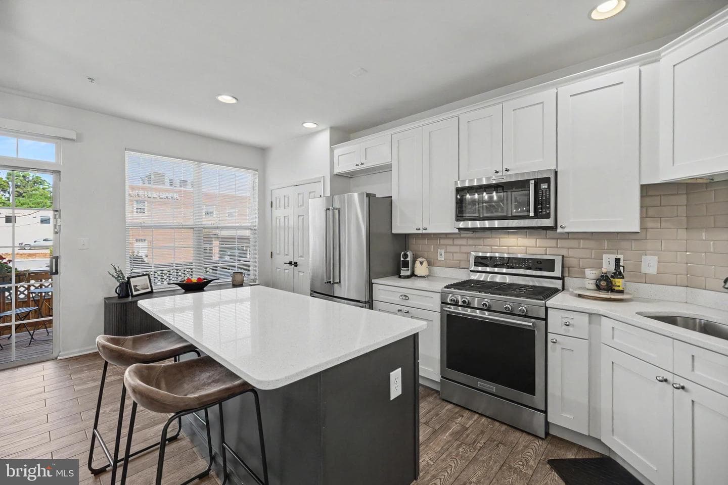 109 Martin Lane photo 26