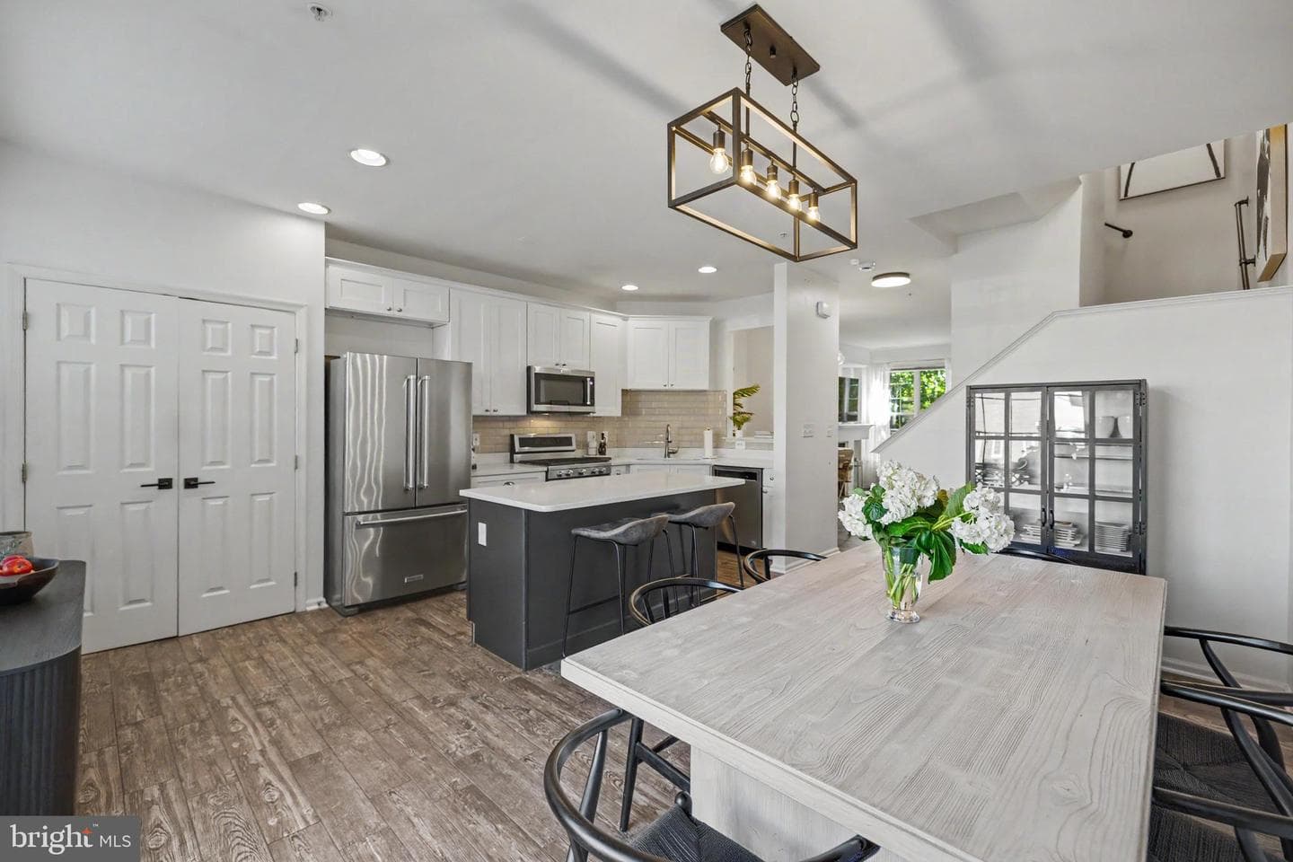 109 Martin Lane photo 34
