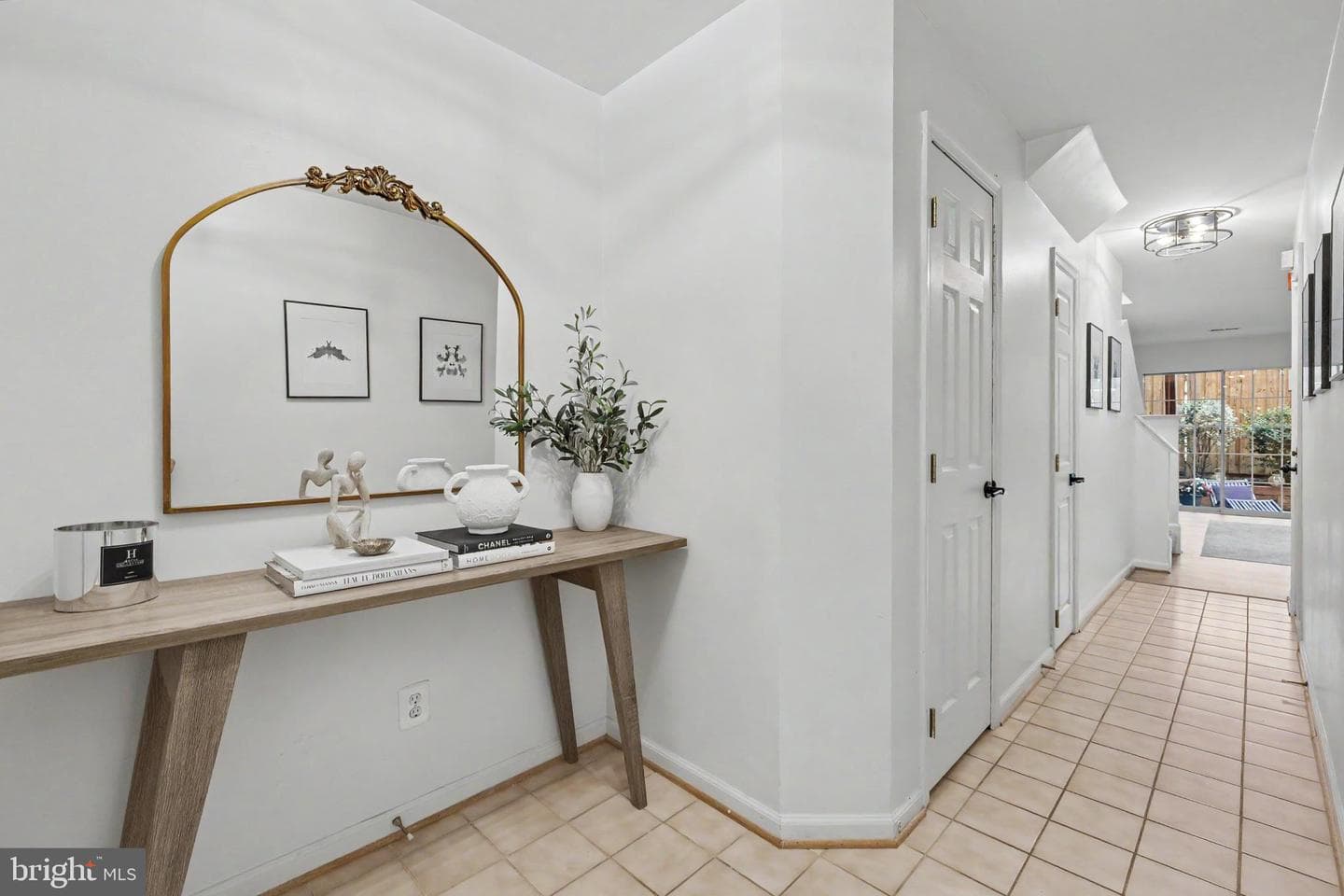 109 Martin Lane photo 5