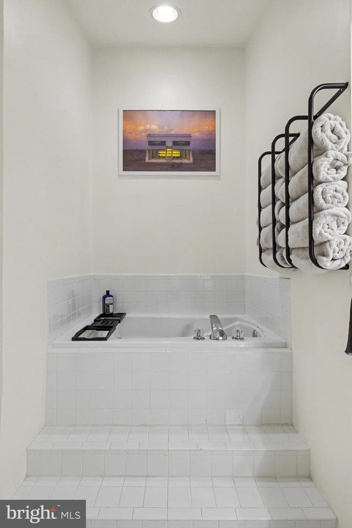 109 Martin Lane photo 54