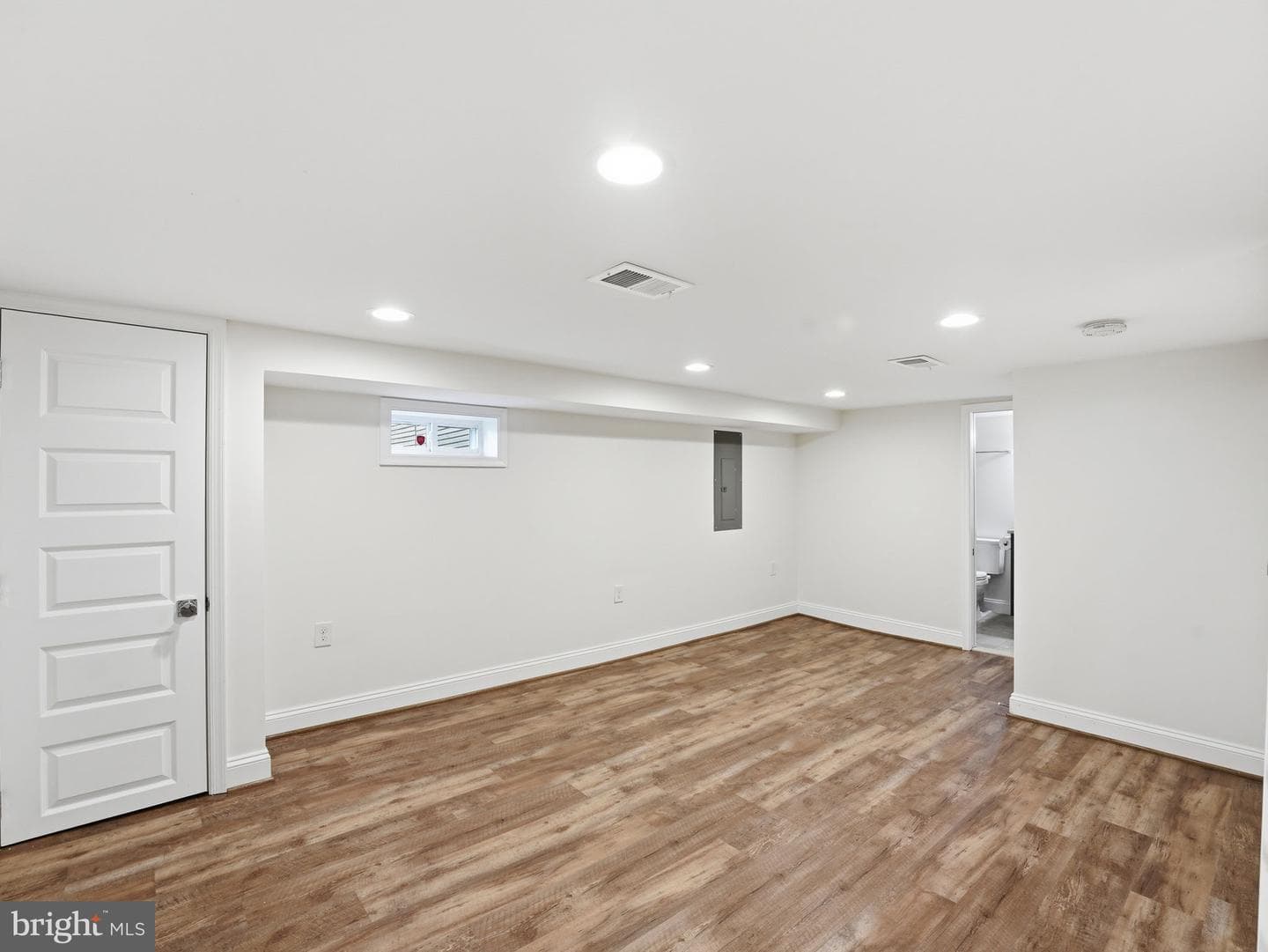 102 E Howell Avenue photo 34