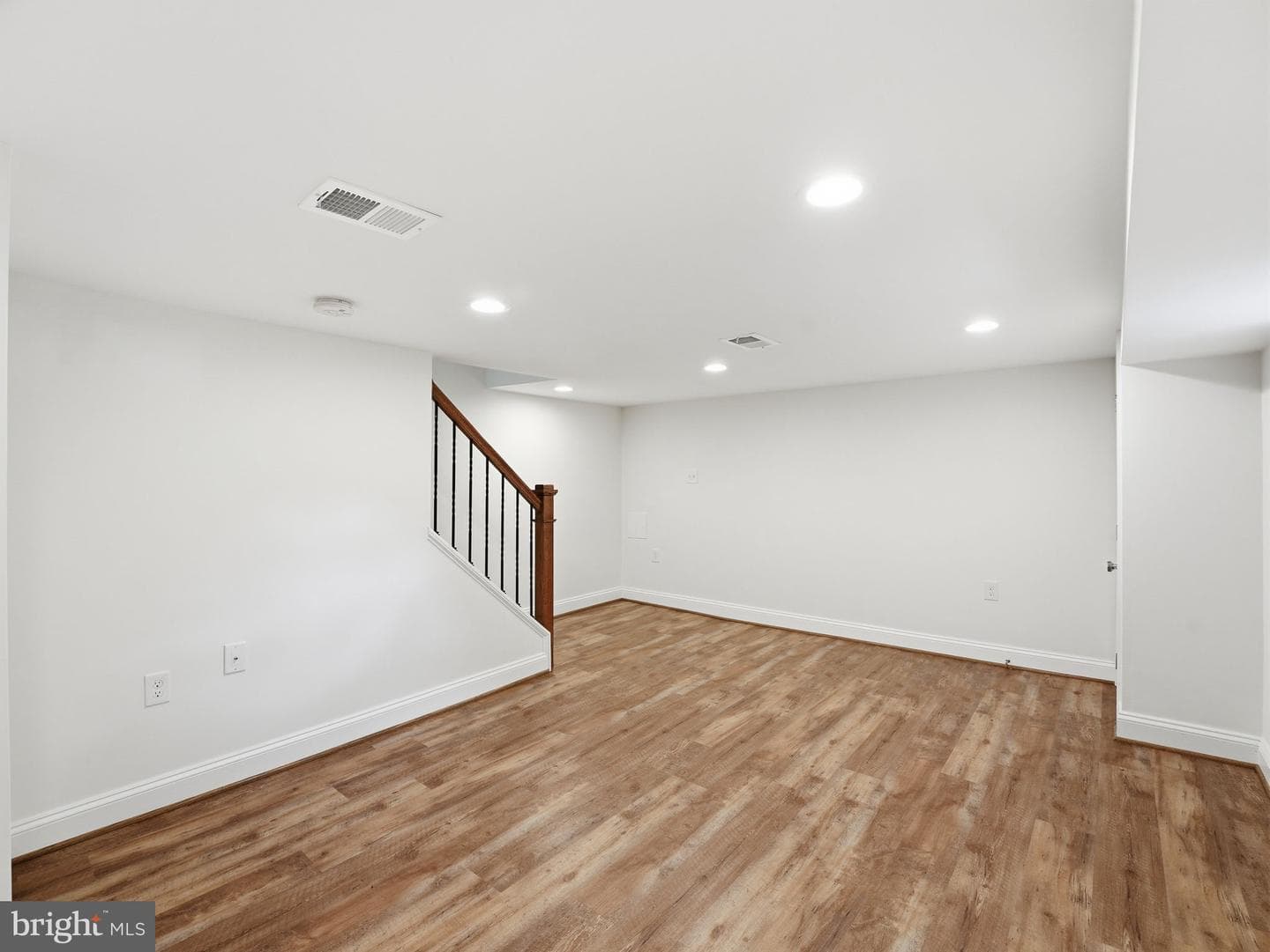 102 E Howell Avenue photo 35