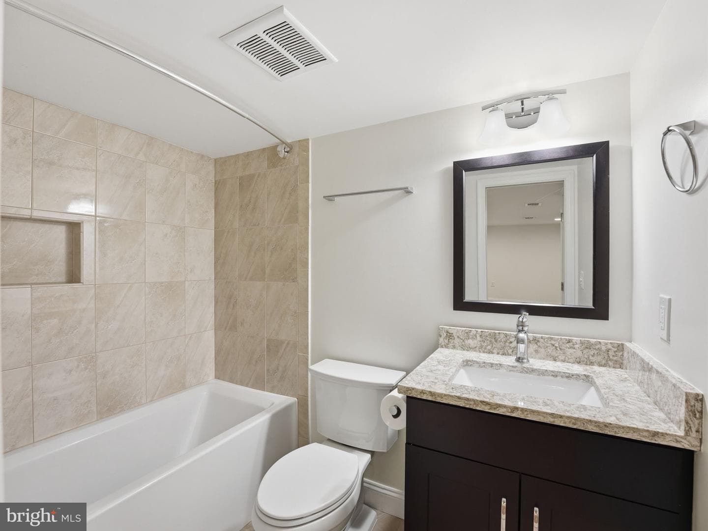 102 E Howell Avenue photo 36
