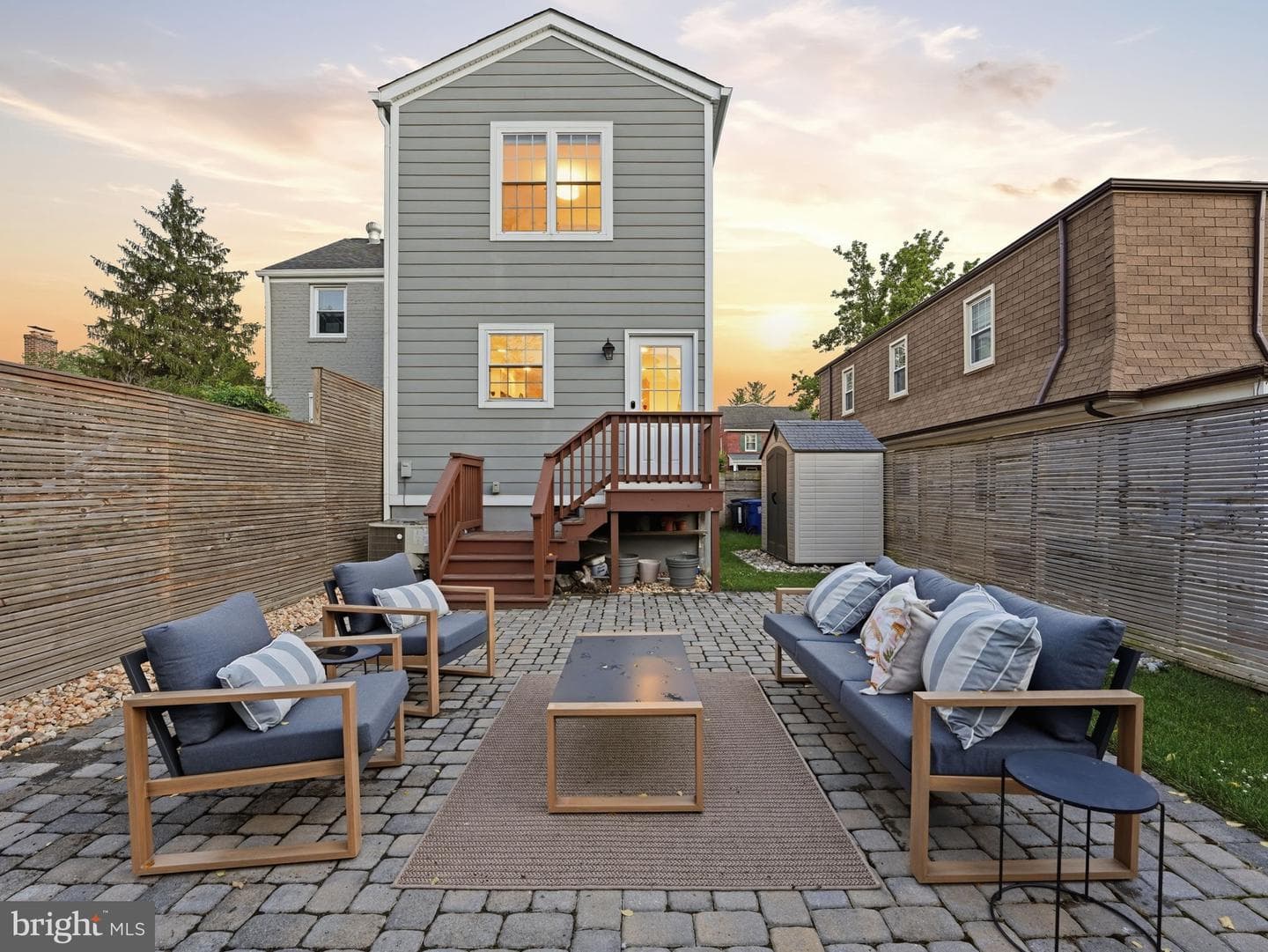 102 E Howell Avenue photo 38