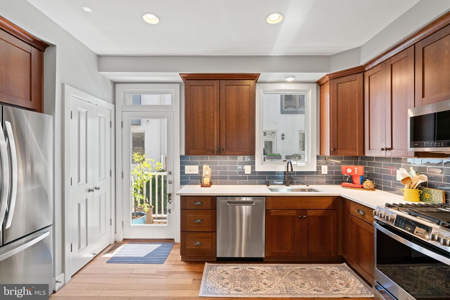 727 N Alfred Street photo 14