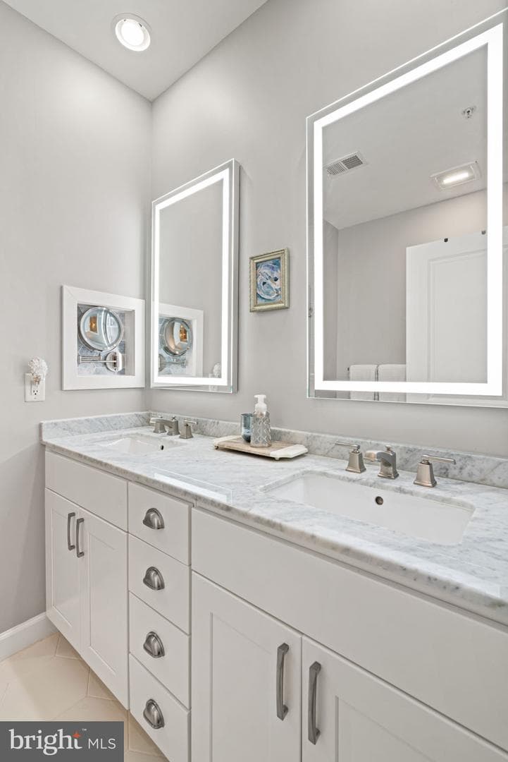 727 N Alfred Street photo 29