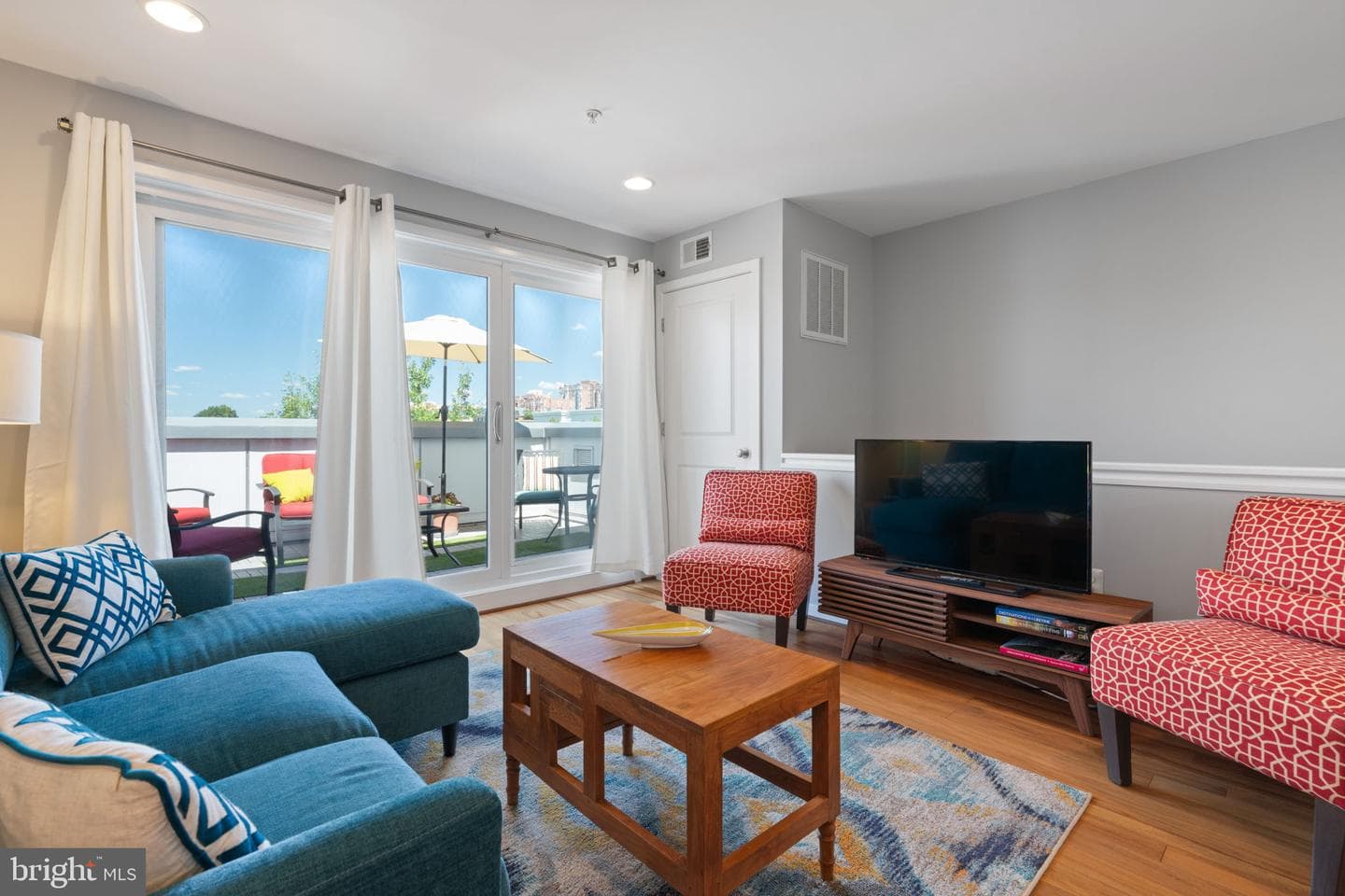 727 N Alfred Street photo 40