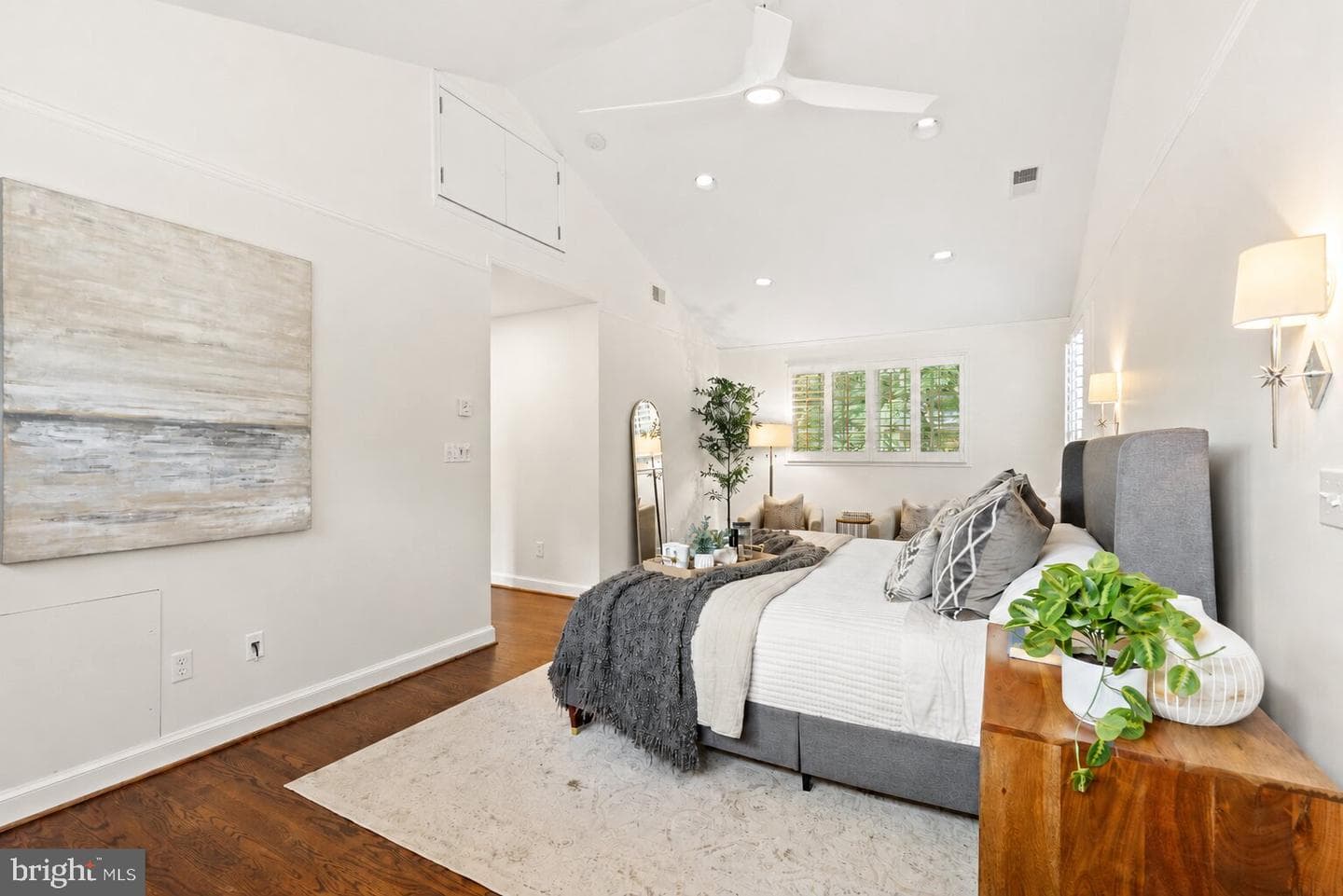 301 Columbia Road photo 36