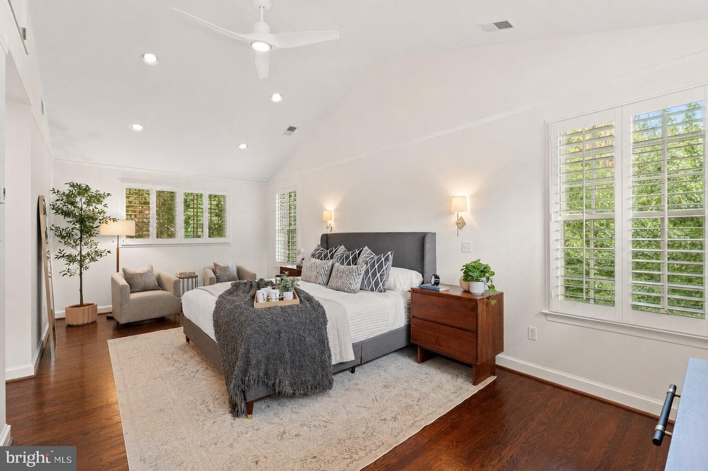 301 Columbia Road photo 37