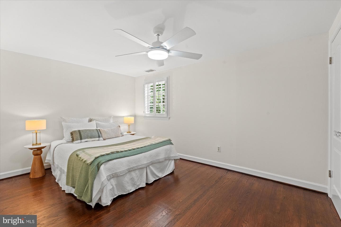 301 Columbia Road photo 50