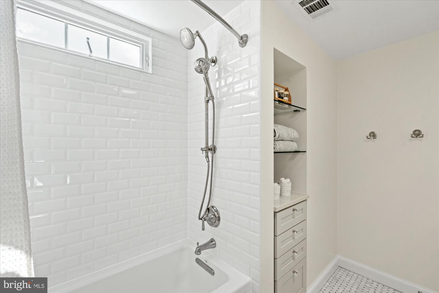 301 Columbia Road photo 57