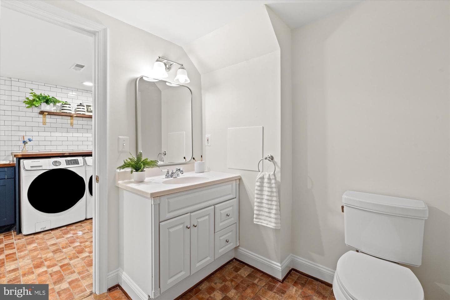 301 Columbia Road photo 63