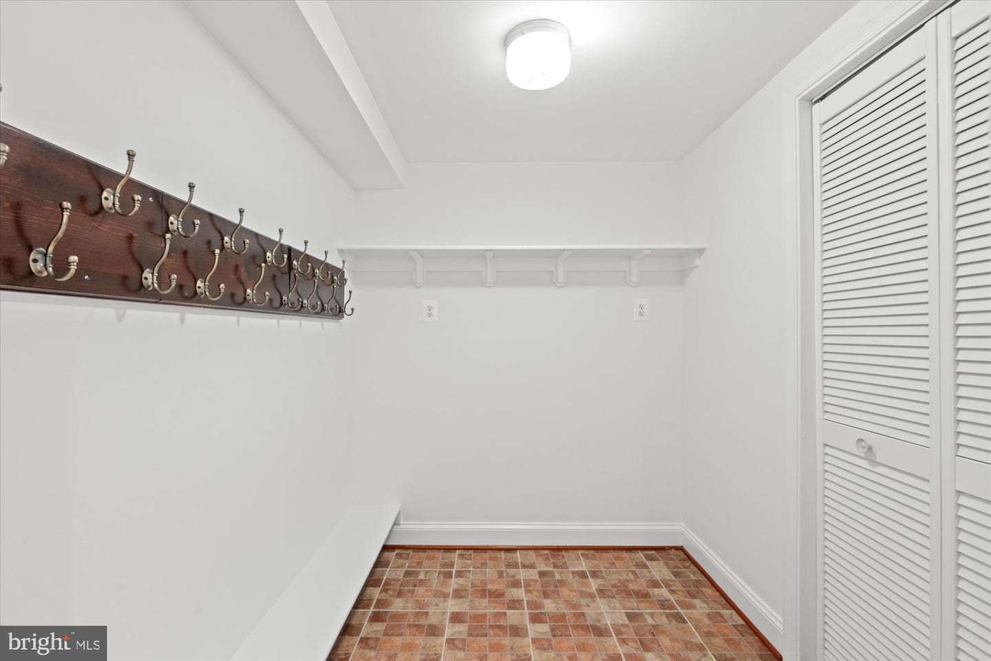 301 Columbia Road photo 70