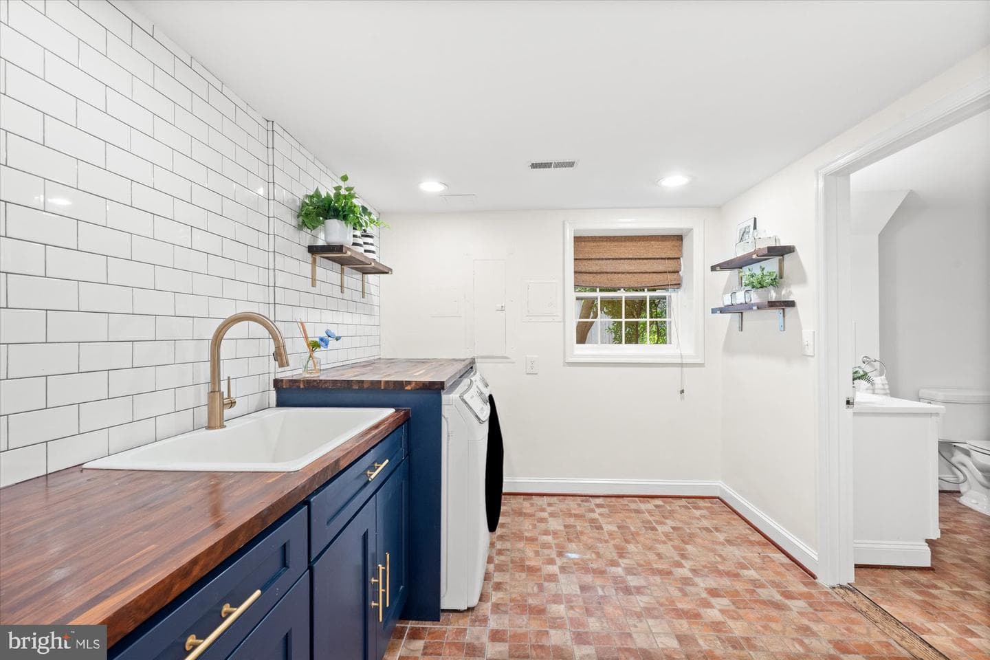 301 Columbia Road photo 72