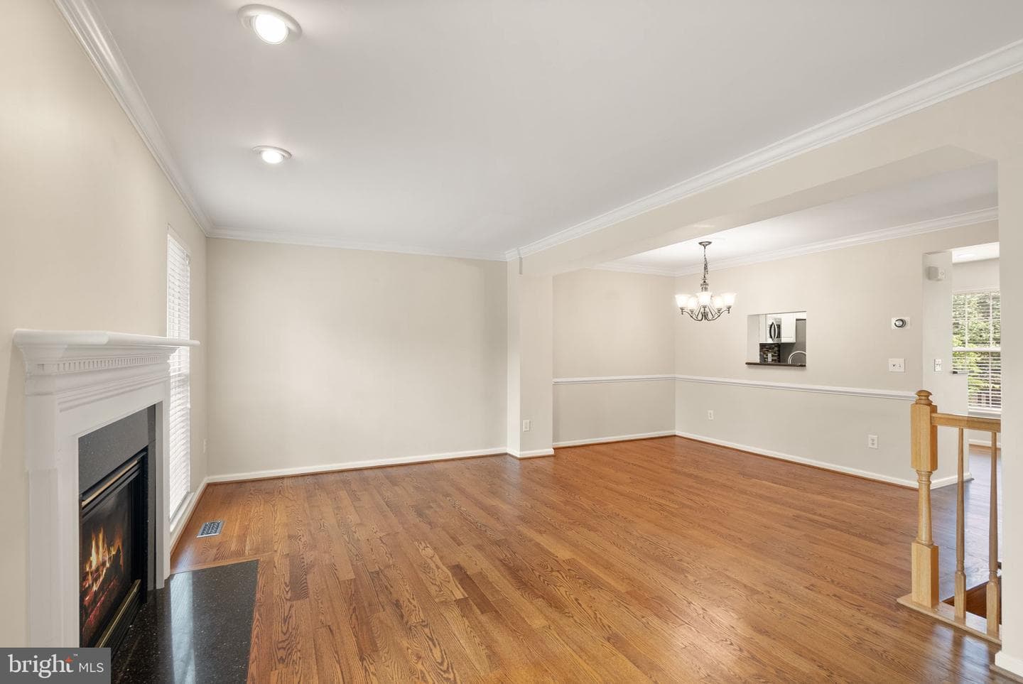 917 Rolfe Place photo 23