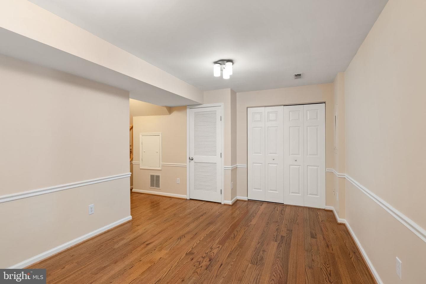 917 Rolfe Place photo 48