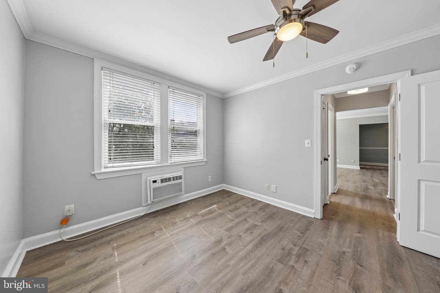 906 S Washington St # 207 photo 21