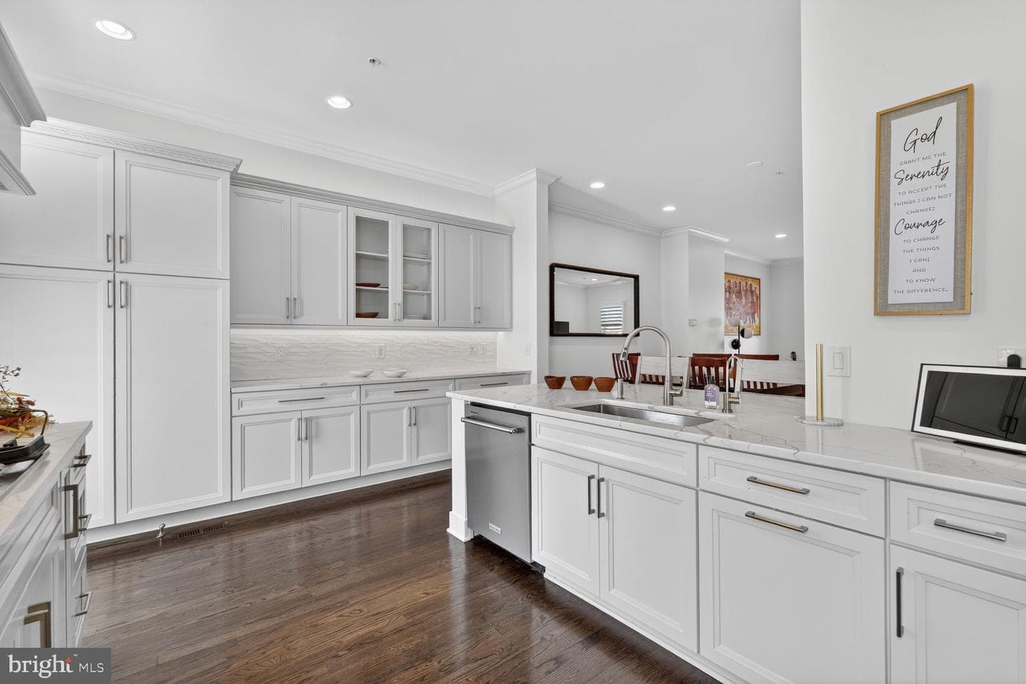 619 E Custis Avenue photo 12