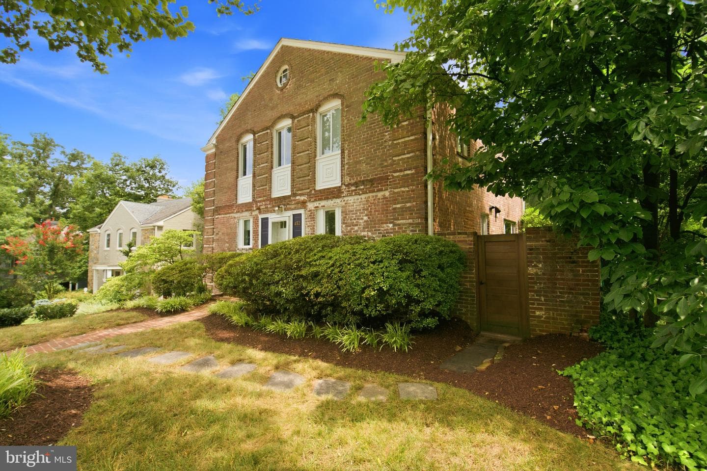 432 Argyle Drive photo 3