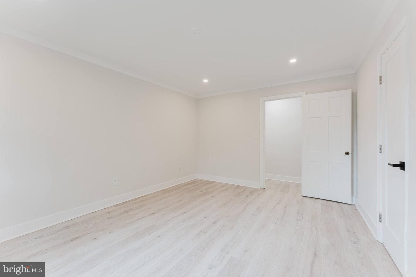 1718 W Abingdon Drive #202 photo 21