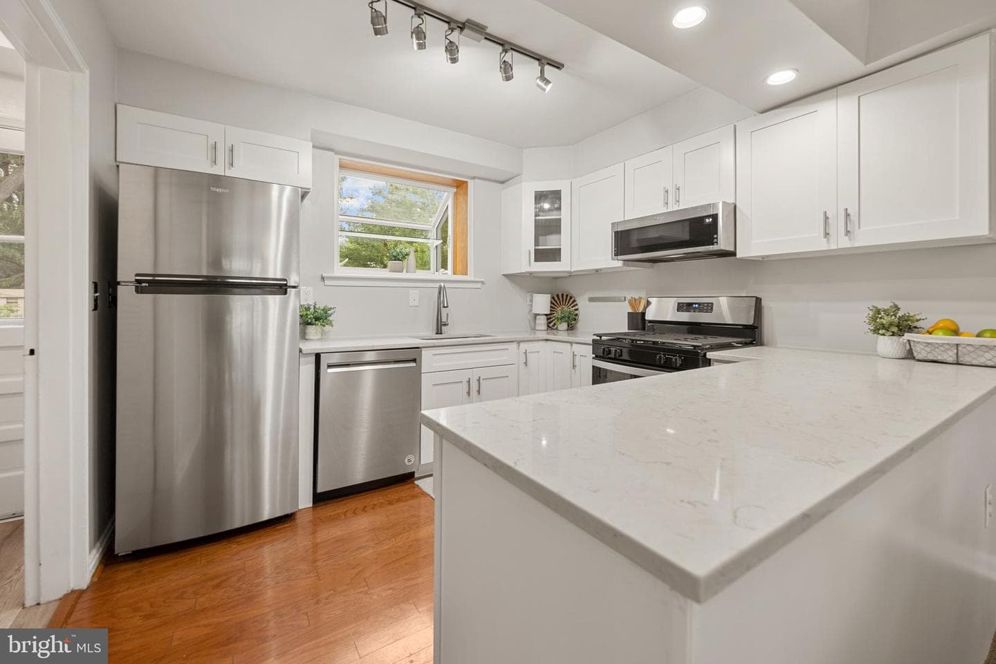 3825 Keller Avenue photo 6