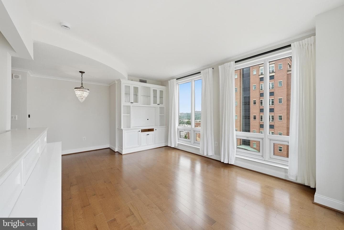 2050 Jamieson Avenue #1008 photo 3