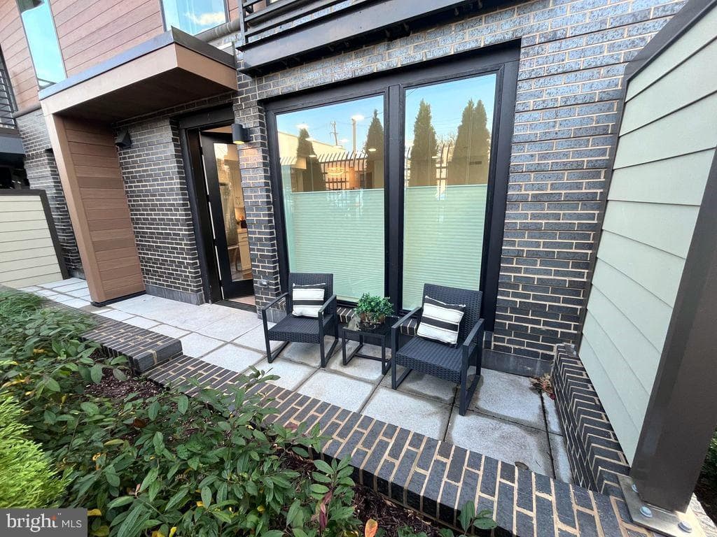 701 N Henry Street #205 photo 5