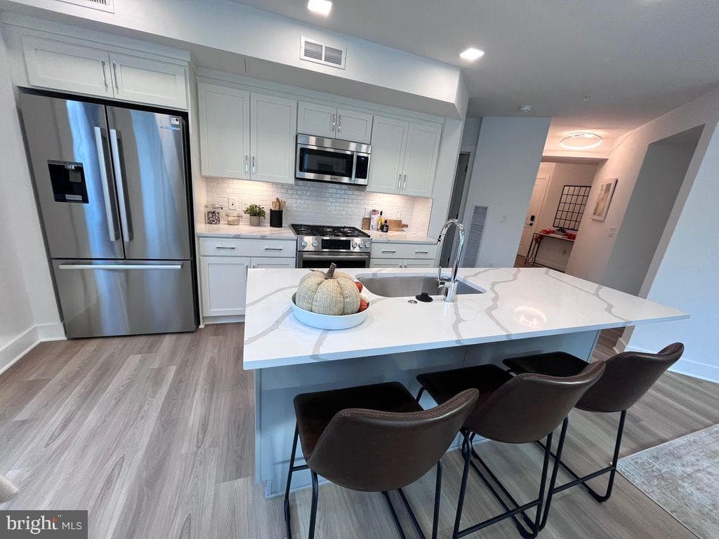 701 N Henry Street #205 photo 6