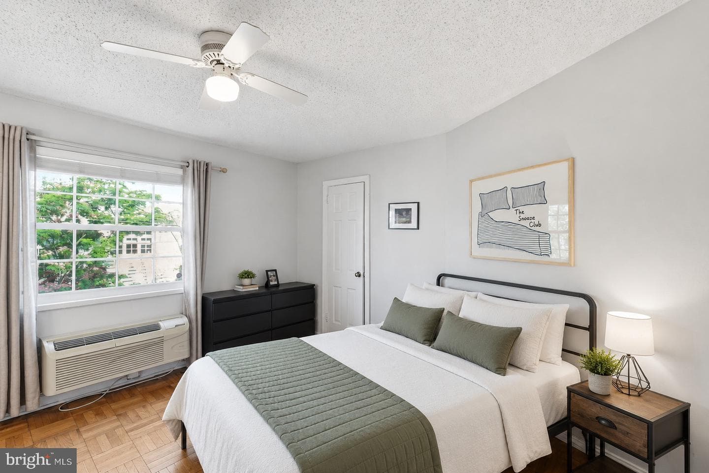 1708 W Abingdon Drive #202 photo 7