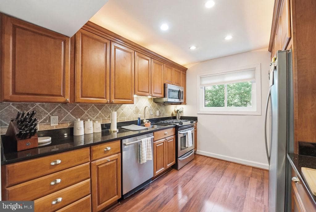 49 Skyhill Road #204 photo 9