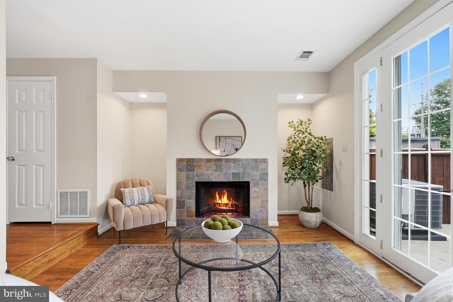 404 Glebe Road W photo 12