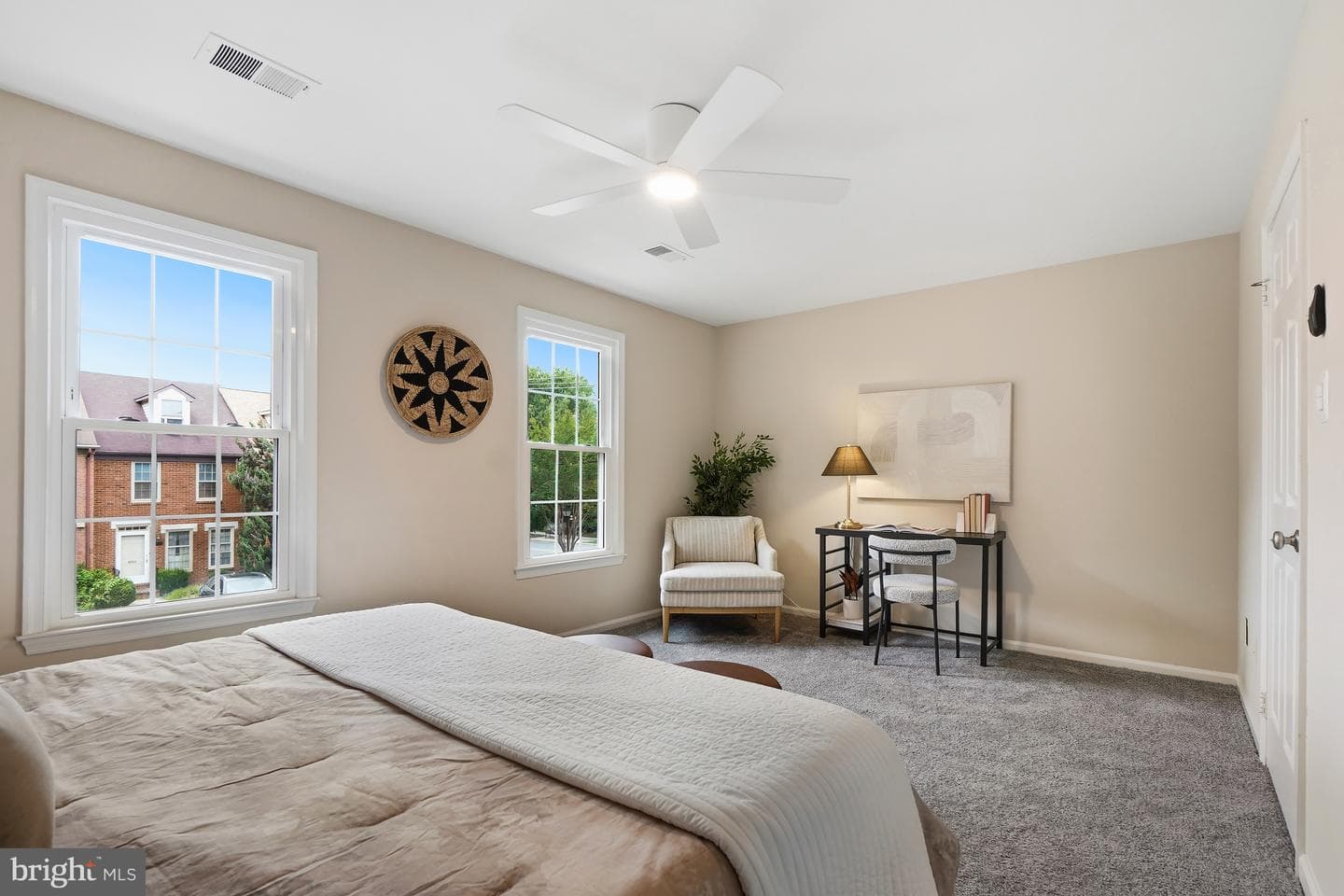 404 Glebe Road W photo 16