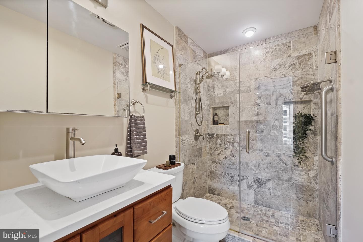 404 Glebe Road W photo 19