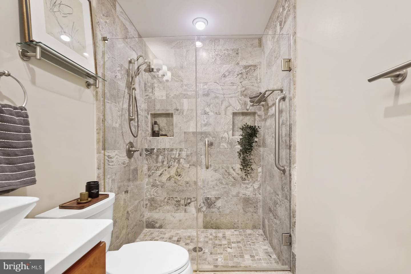 404 Glebe Road W photo 20