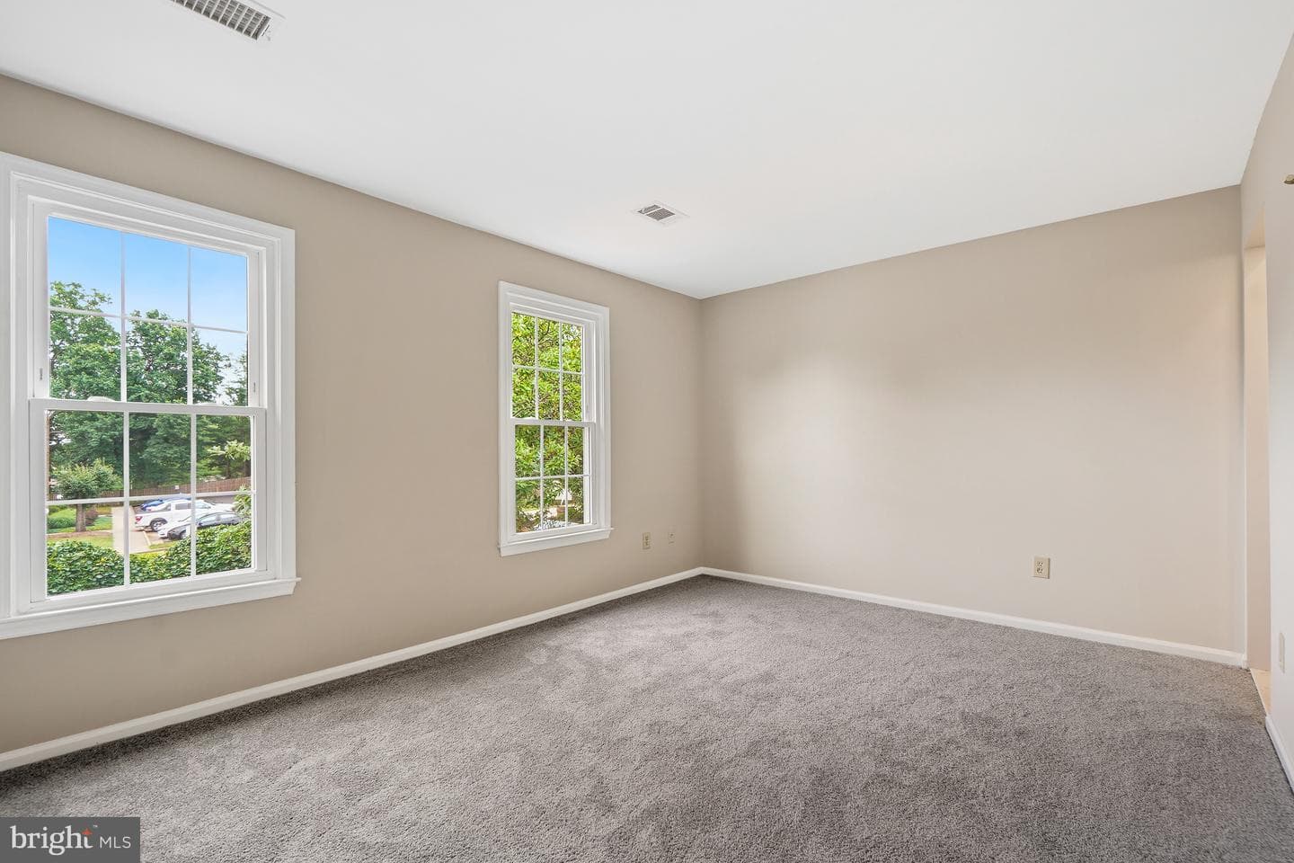 404 Glebe Road W photo 22