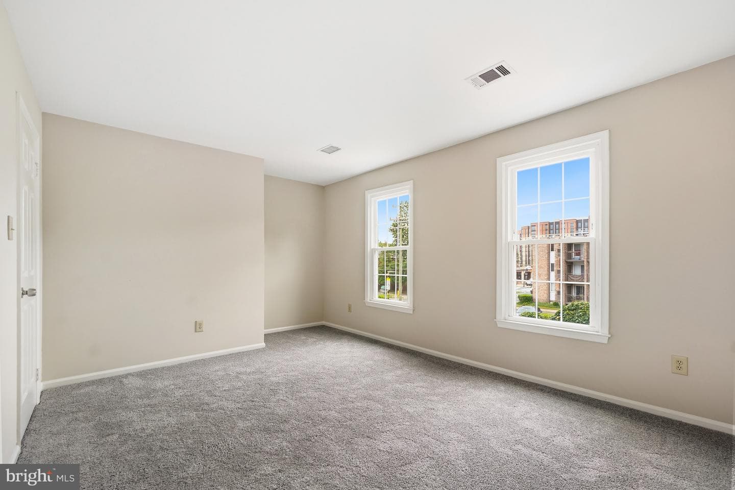 404 Glebe Road W photo 23