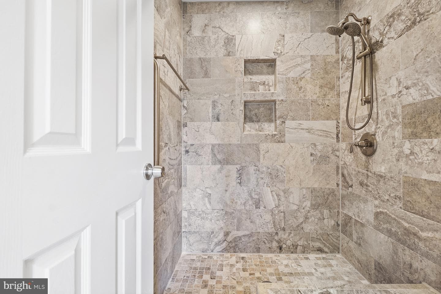 404 Glebe Road W photo 25