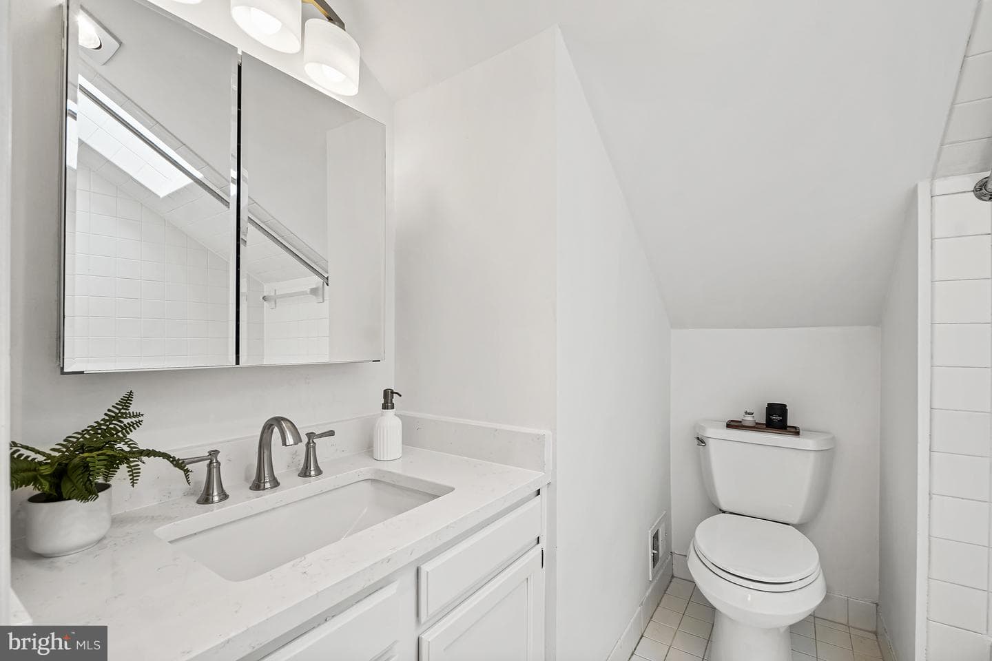 404 Glebe Road W photo 30
