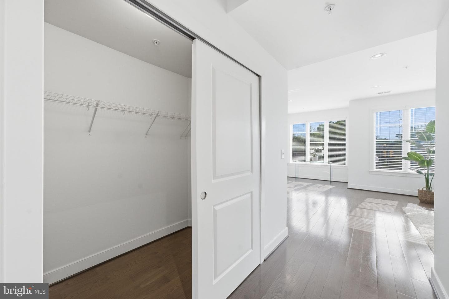 611 Howell photo 27