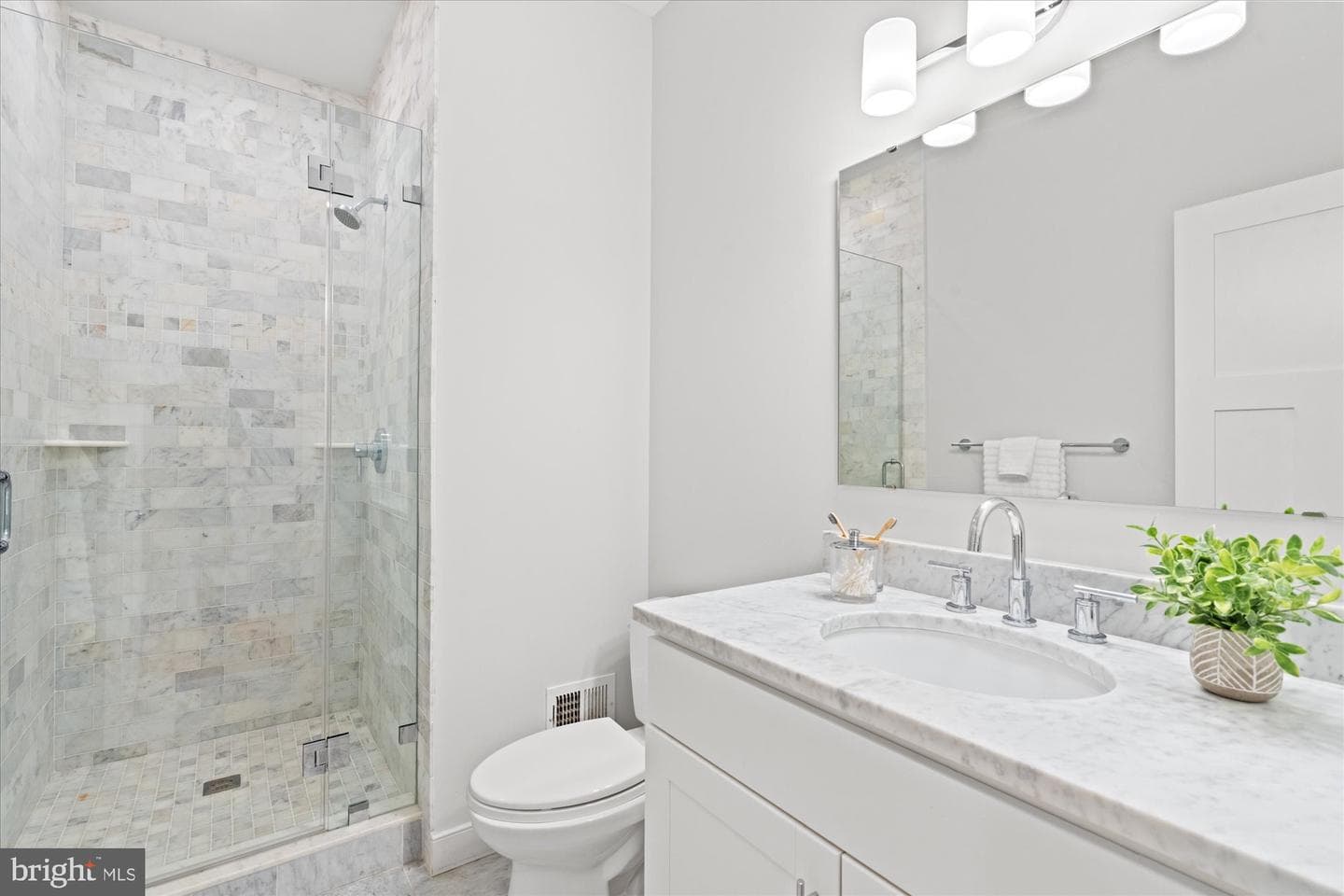 508 E Custis Avenue photo 26