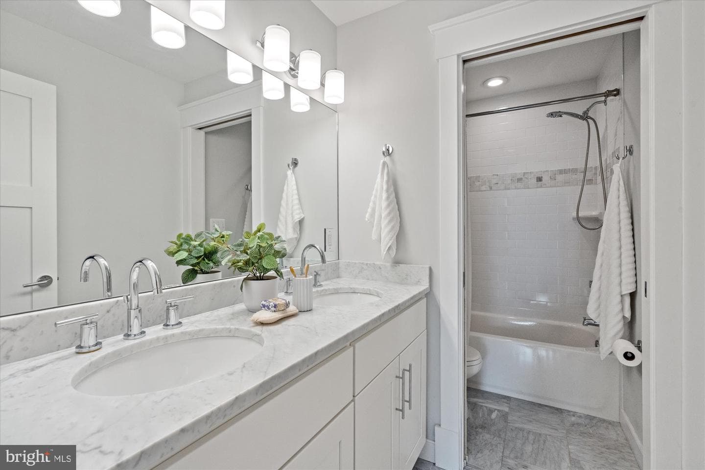 508 E Custis Avenue photo 32