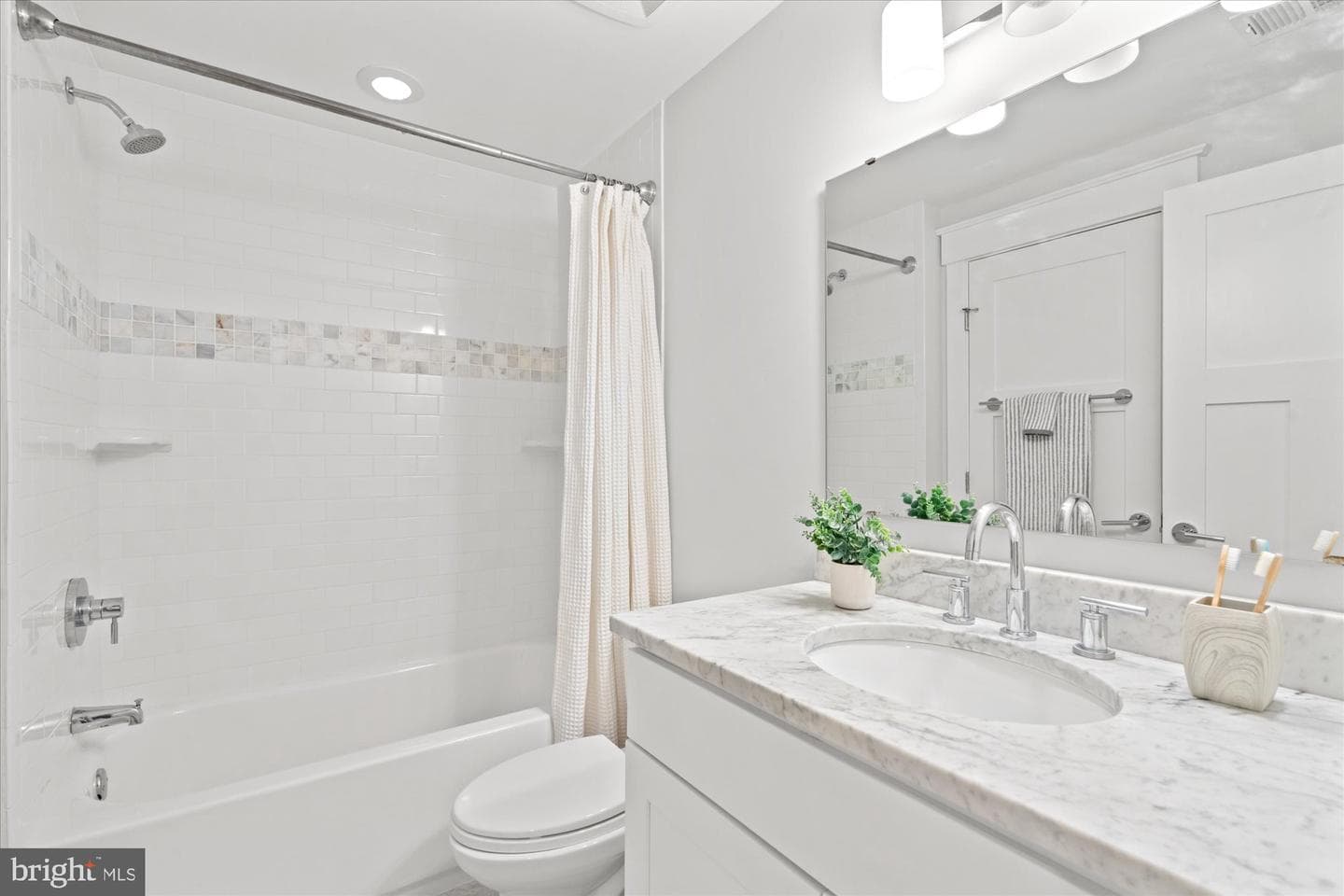 508 E Custis Avenue photo 54