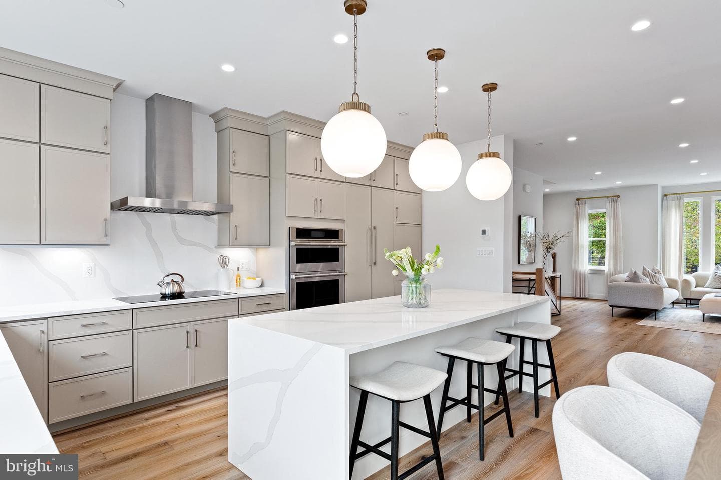 608 S Alfred Street photo 10