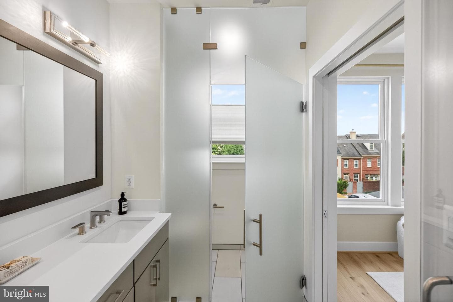 608 S Alfred Street photo 25